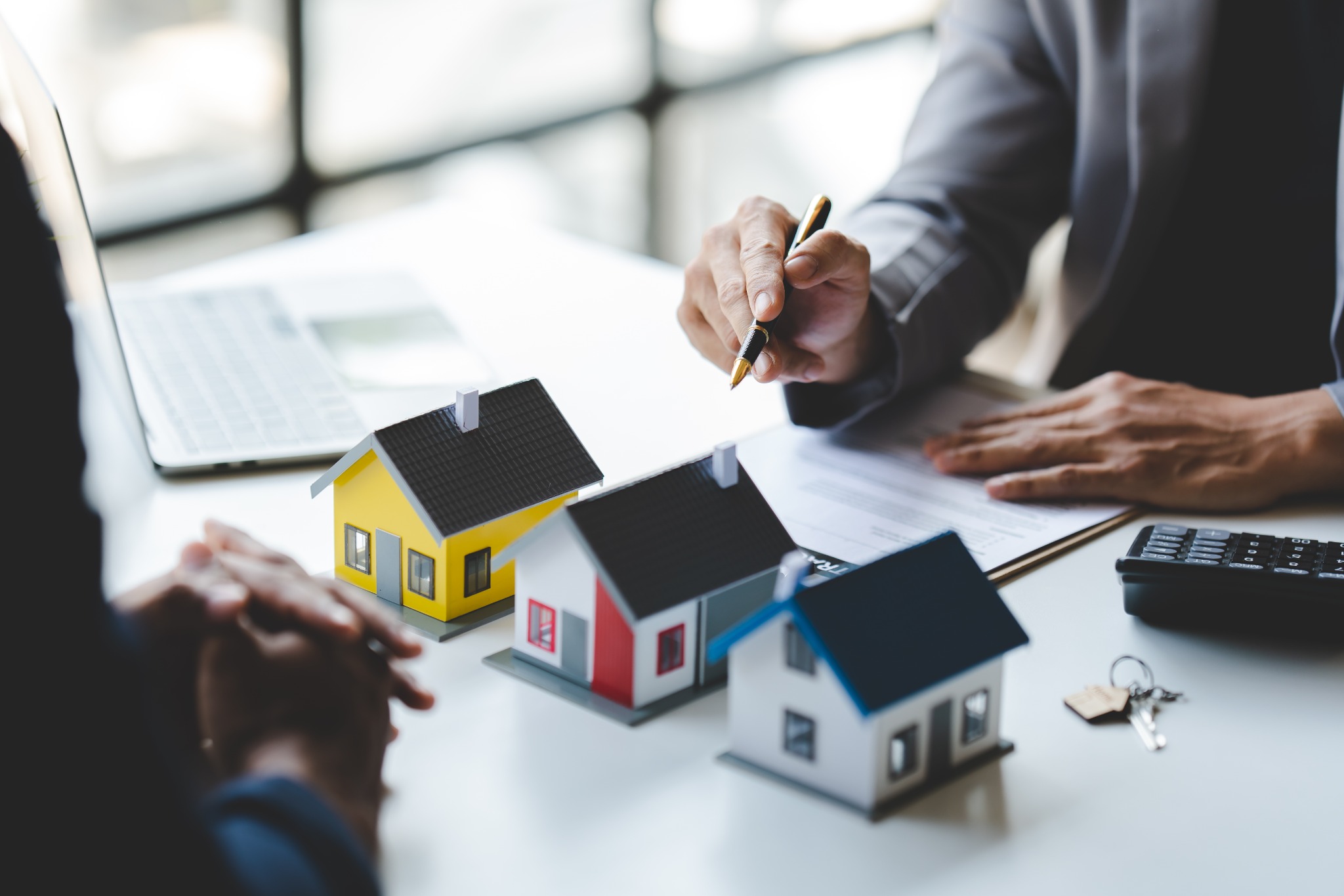 Asesoramiento inmobiliario con modelos de viviendas